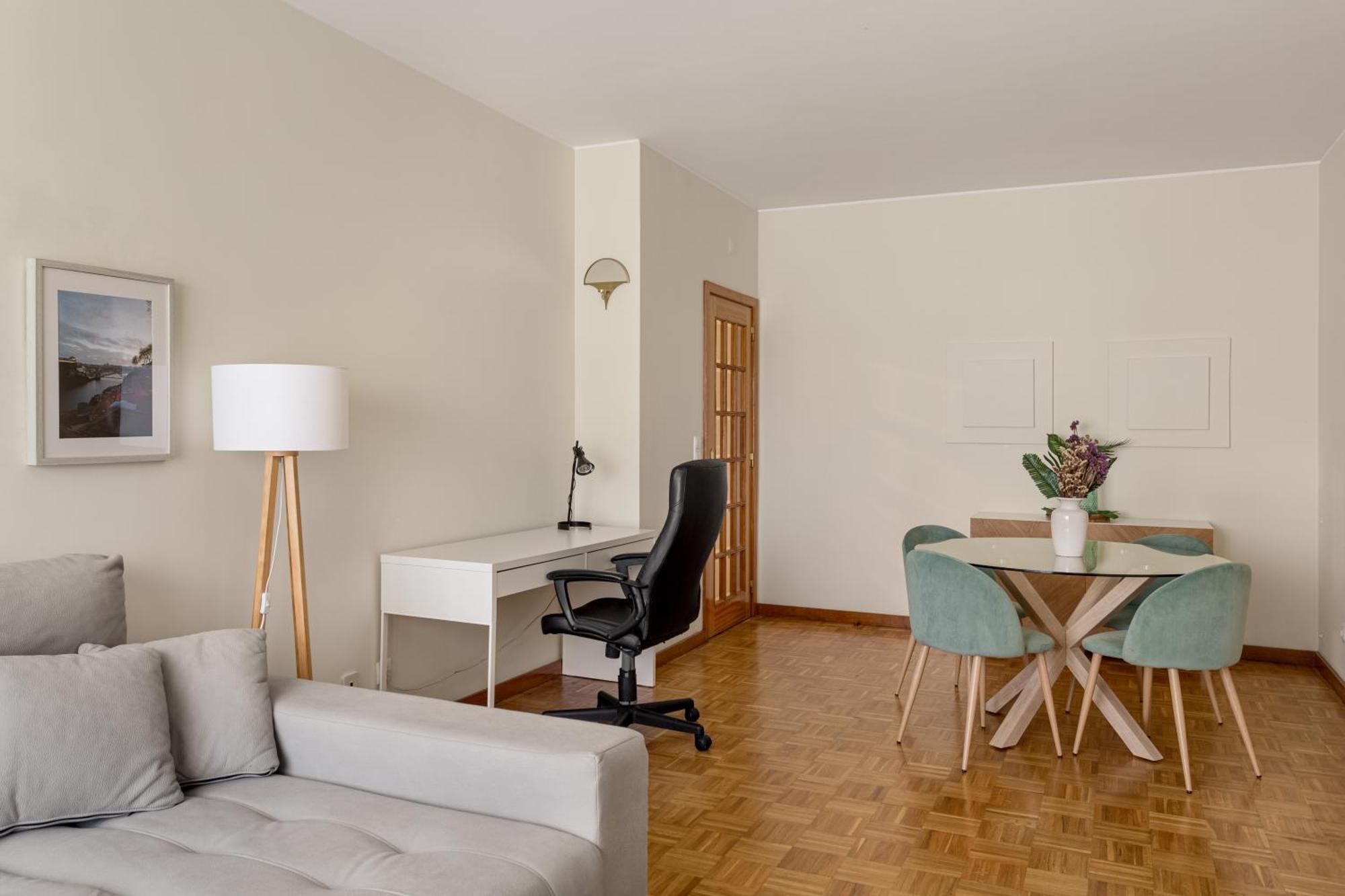 Maía Joivy Stylish City Centre Flat With Parking מראה חיצוני תמונה