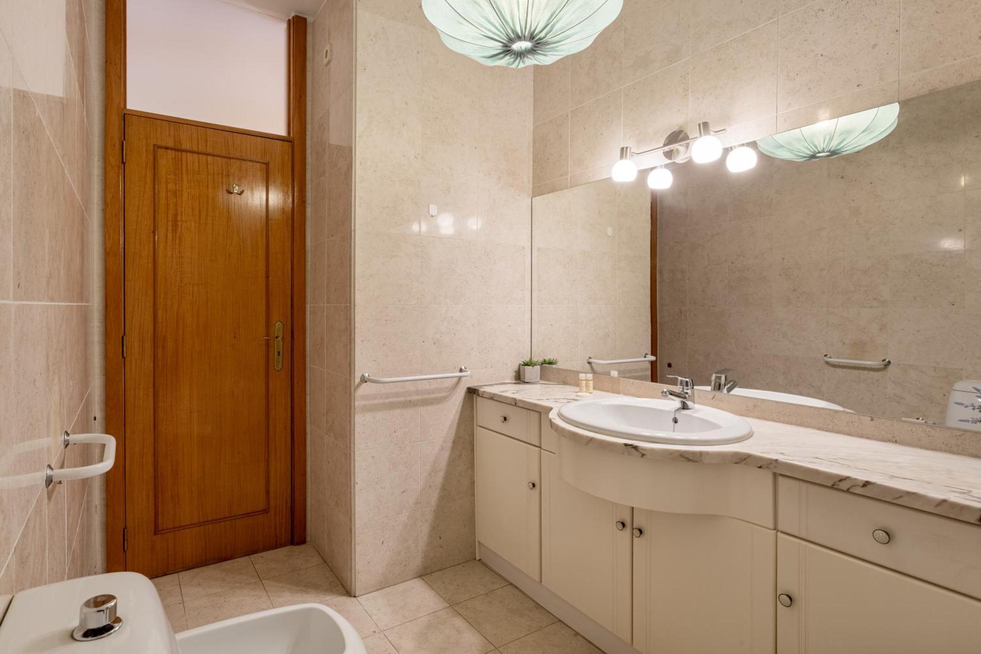 Maía Joivy Stylish City Centre Flat With Parking מראה חיצוני תמונה