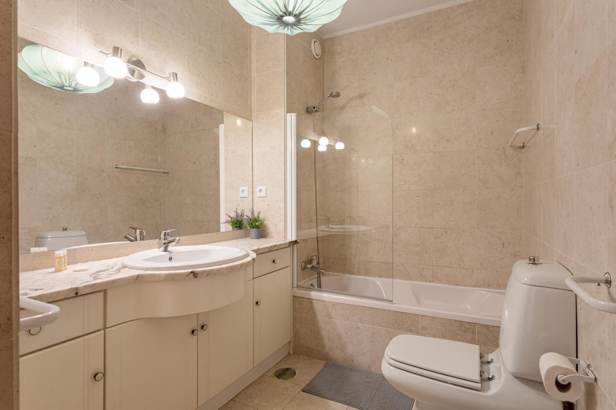 Maía Joivy Stylish City Centre Flat With Parking מראה חיצוני תמונה